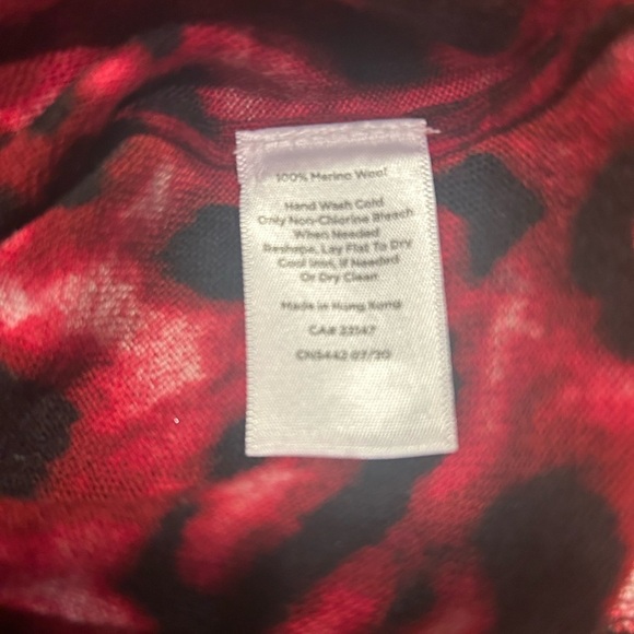 Talbots 100% Merino Wool Sweater Cardigan Cheetah Print Red Button Front Crew XS - Picture 4 of 8